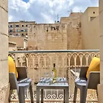 Ursula Self Catering And 1-br In By Tritoni Apartment *
