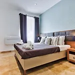 Ursula Self Catering And 1-br In By Tritoni Apartment *