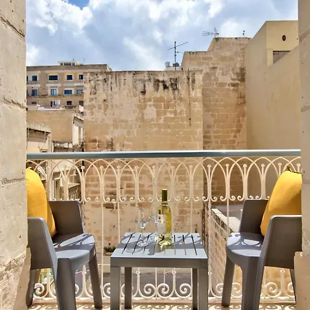 Ursula Self Catering And 1-br In By Tritoni Apartment *
