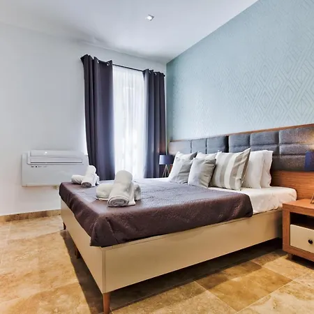 Ursula Self Catering And 1-br In By Tritoni Apartment *