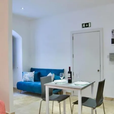 Ursula Self Catering And 1-br In By Tritoni Apartment