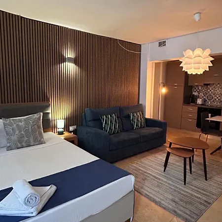 Ursula Self Catering And 1-br In By Tritoni Apartment *