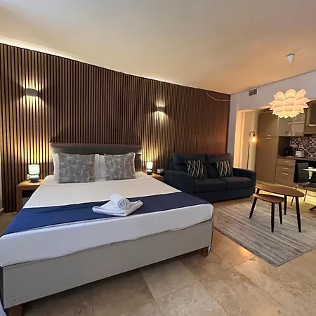 Ursula Self Catering And 1-br In By Tritoni Apartment