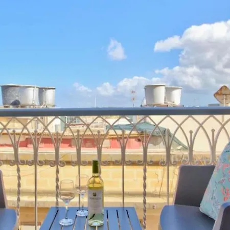 Ursula Self Catering And 1-br In By Tritoni Apartment