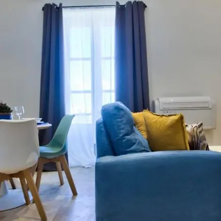 Διαμέρισμα Ursula Self Catering And 1-br In By Tritoni