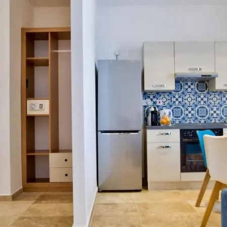 Διαμέρισμα Ursula Self Catering And 1-br In By Tritoni Βαλέτα