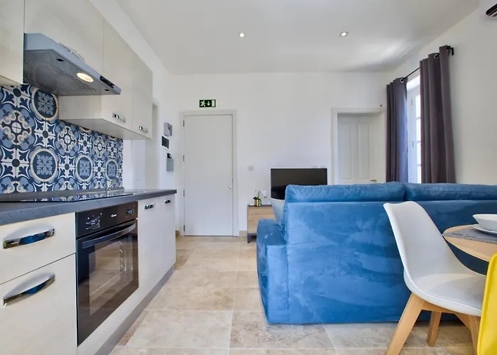 Διαμέρισμα Ursula Self Catering And 1-br In By Tritoni *