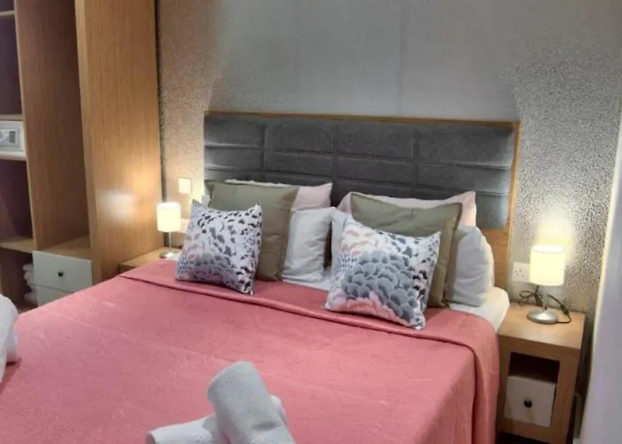 Lägenhet Ursula Self Catering And 1-br In By Tritoni