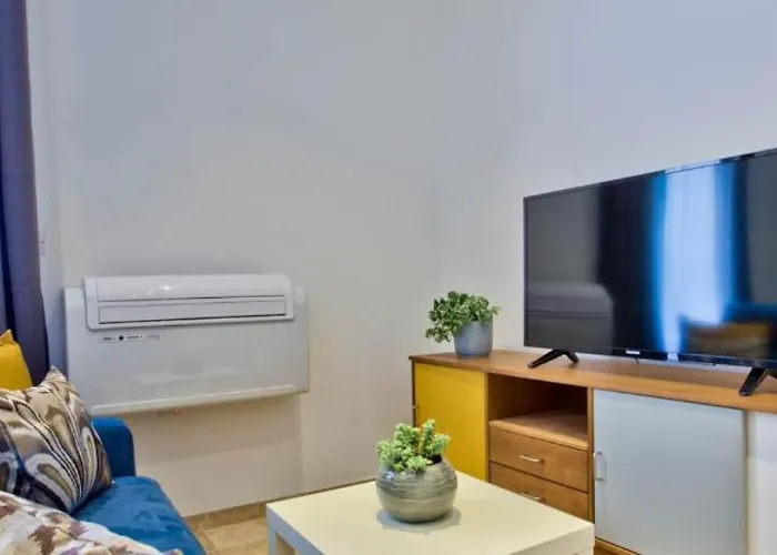 Διαμέρισμα Ursula Self Catering And 1-br In By Tritoni