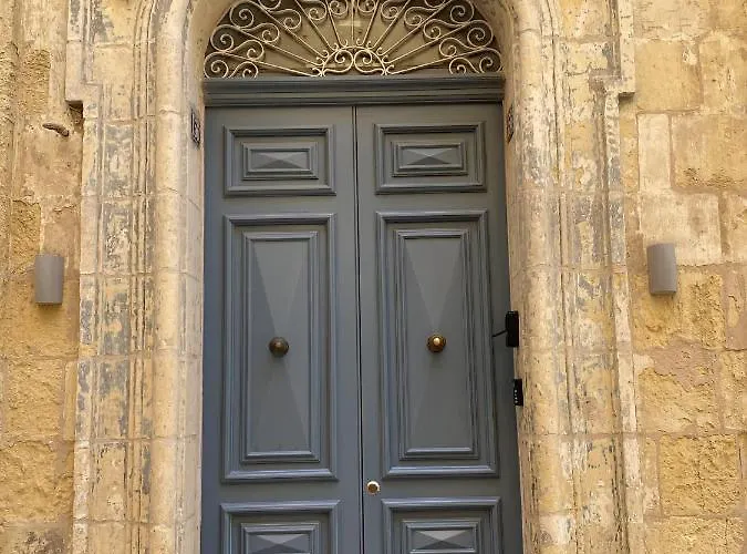 Διαμέρισμα Ursula Self Catering And 1-br In By Tritoni *