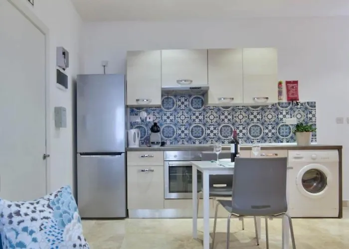 Διαμέρισμα Ursula Self Catering And 1-br In By Tritoni