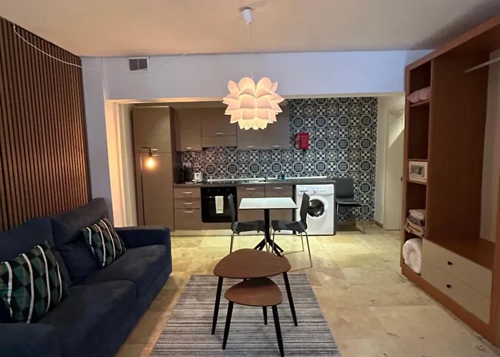 Διαμέρισμα Ursula Self Catering And 1-br In By Tritoni