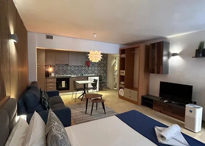 Διαμέρισμα Ursula Self Catering And 1-br In By Tritoni